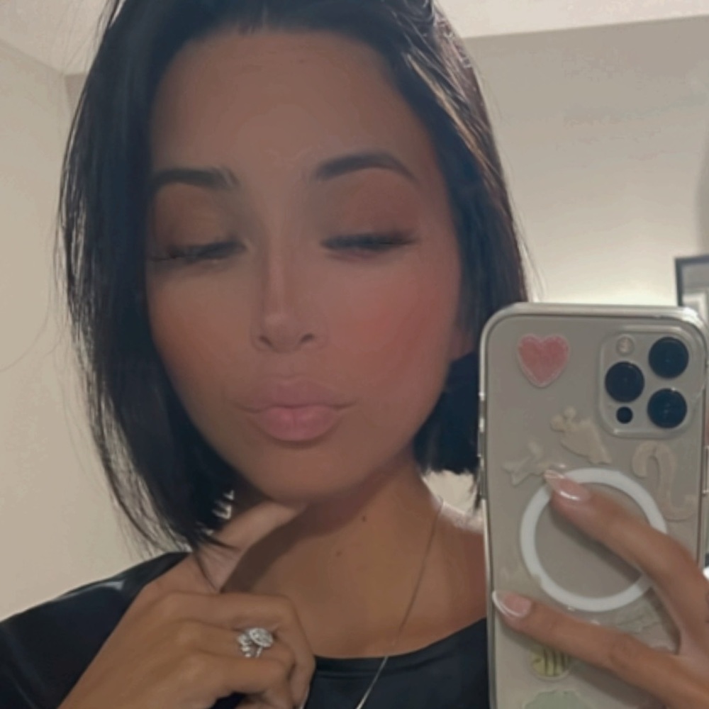 Meet your Posher, Gloria